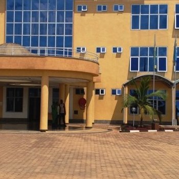 Nyamasheke: Impanuka ya Fuso yahitanye umwe n'inka 3