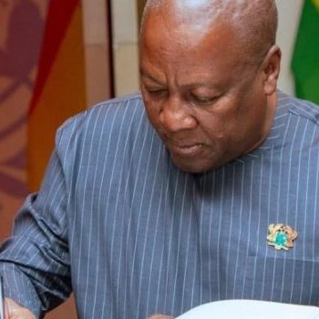 Ghana yongereye manda ya Perezida inoroshya ibisabwa ku bakandida