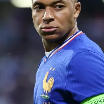 Mbappé yihanangirije umusenateri wa Paraguay wamwibasiye amuziza inkomoko ye