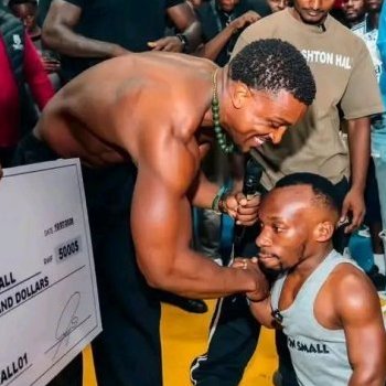 Kagarara yahishuye ko mu ntangiriro yumvaga ibyo Ashton Hall yamubwiraga byari ubutekamutwe