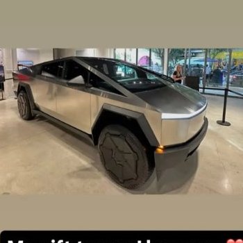 Davido yahaye Mayorkun imodoka ya Tesla Cybertruck nk'impano yihariye