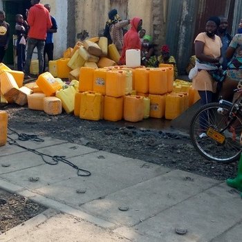 Minisitiri w'intebe yatangaje ko guverinoma ihangayikishijwe n'ibura ry'amazi