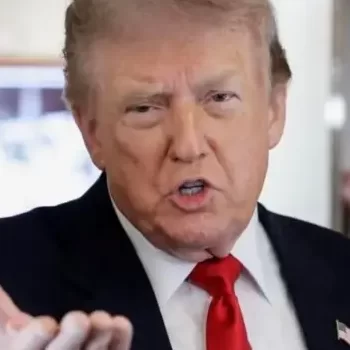  Trump yavuze ko ibiganiro na Iran bitanga icyizere cyo guhagarika intambara