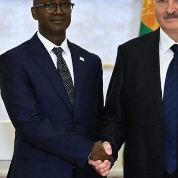 Amb. Nzabamwita yatanze impapuro zo guhagararira u Rwanda muri Belarus