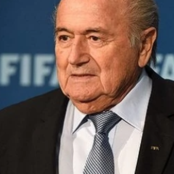 Uwahoze ayobora FIFA yatangajwe n'icyememezo cyo gusubikira umukinnyi ikarita itukura
