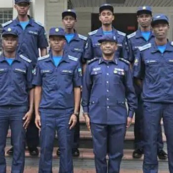 Abanyarwanda biga mu Burusiya amasomo y'igisirikare kirwanira mu kirere basuwe n'Uhagarariye Ingabo z'u Rwanda