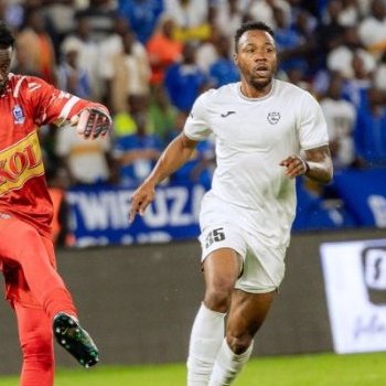 Umunyezamu Kwizera Olivier yasubije abamunena gukinisha amaguru cyane