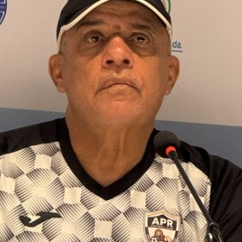 Gen. Mubarakh yaganiriye n'umutoza nyuma yo kunyagirwa na Gor Mahia FC