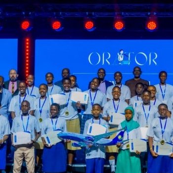 Abanyeshuri 30 bahize abandi mu Cyongereza bahembwe kujya mu Bwongereza