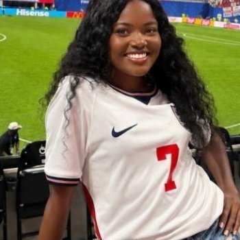 Umubyinnyi Sherrie Silver yahaye igisubizo abamunenze kwishimira intsinzi y'Ubwongereza kuri RDC