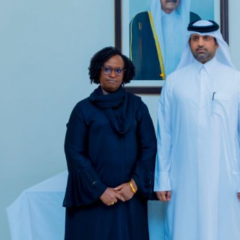 Ambasade ya Qatar i Kigali: Min. Usta Kayitesi yashyize umukono mu gitabo cy'icyunamo