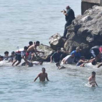 Abimukira benshi binjiye muri Ceuta mu buryo butemewe, Espagne ifata ingamba zikomeye