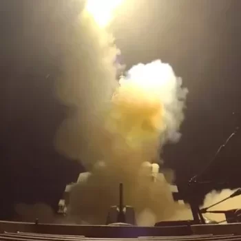 Iran yarashe mu bihugu bitandatu, itangaza ko yafunze umuhora wa Hormuz