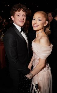 Urukundo rwa Ariana Grande na Ethan Slater rwageze ku musozo