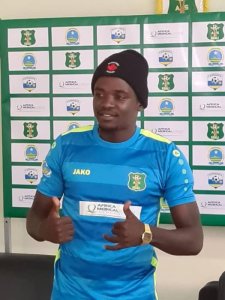 Muhadjiri yahishuye impamvu yateye umugongo Rayon Sports bari bumvikanye akigira muri AS Kigali