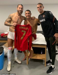 Cristiano Ronaldo na Sergio Ramos bamaze kwiyunga nyuma y'imyaka 2 batavugana