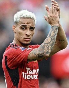 Manchester United yafashe umwanzuro ku kibazo cya Antony