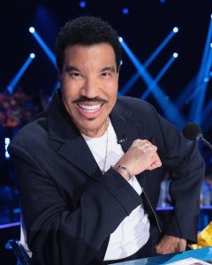 Lionel Richie mu rugamba rwo gukumira AI kwigana ijwi rye