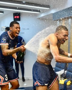 Byari ibyishimo bidasanzwe ku ikipe ya Paris Saint-Germain yegukanye Igikombe cya Shampiyona(AMAFOTO)