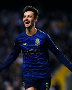 Arsenal yaguze umukinnyi wo hagati wigaragaje cyane muri Portugal