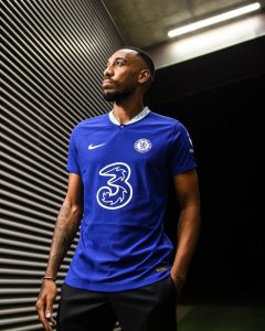 Chelsea yaguze abakinnyi babiri ku munota wa nyuma w'isoko