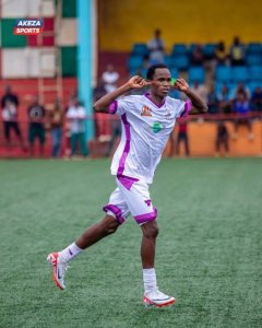 Mukura VS yambuye Rayon Sports umukinnyi yari yizeye