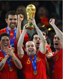 Andrés Iniesta wamamaye mu ikipe ya Barcelona agiye guhagarika gukina ruhago