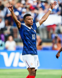 U Bufaransa bwasezereye Suède, Mbappé aca agahigo k'amateka