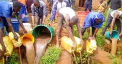 Minisiteri y'ubuzima yatangaje ko abantu 44 bishwe n'inzoga zitujuje ubuziranenge mu mezi atandatu