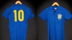 Umwambaro Pelé yakinanye igikombe cy'isi mu 1958 wagurishijwe arenga miliyari 7 Frw