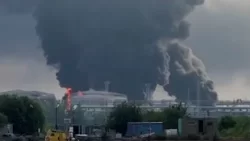 Ukraine yarashe ku bubiko bunini bw'ibikomoka kuri peteroli bw'i St Petersburg mu Burusiya
