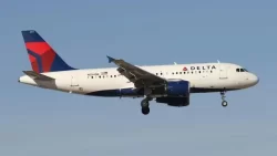 Indege ya Delta yakubiswe n'ibiturika biterwa mu kirere mu gihe cy'umunezero