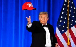 Ingofero ya Trump yanditseho "Trump 2028" ikomeje gukurura impaka