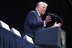 Trump yatangaje ko Iran imuhiga bukware