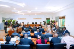 Abadepite batunguwe n'intebe za miliyoni 11 Frw zangiritse zitamaze umwaka