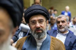 Umuyobozi w'ikirenga wa Iran yibasiye cyane Donald Trump anaca amarenga ko guhagarika intambara bitari hafi
