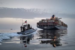 Iran yikomanze ku gatuza nyuma y'uko Amerika ihagaritse kuyirasaho ishimangira ko ikigenzura Hormuz