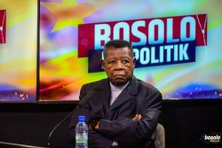 Lambert Mende yokejwe igitutu nyuma yo kuvuga ko yigeze kuyobywa na Joseph Kabila wari Perezida