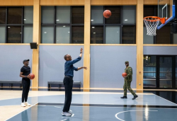 Perezida Kagame na Gen. Muhoozi bakinnye Basketball nyuma y'ibiganiro ku mubano w'ibihugu byombi