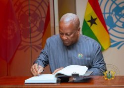Ghana yongereye manda ya Perezida inoroshya ibisabwa ku bakandida