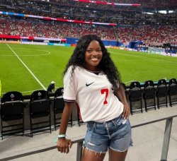 Umubyinnyi Sherrie Silver yahaye igisubizo abamunenze kwishimira intsinzi y'Ubwongereza kuri RDC