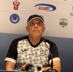 Gen. Mubarakh yaganiriye n'umutoza nyuma yo kunyagirwa na Gor Mahia FC