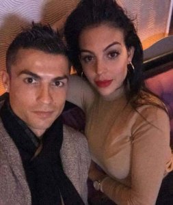 Umukunzi wa Cristiano Ronaldo yanyomoje ibyavuzwe ko bagiye gutandukana