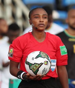 Mukansanga Salma niwe urasifura umukino wa nyuma w'Igikombe cy'Afurika cy'Abagore
