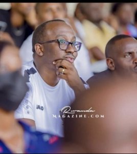 Umuyobozi wa Rayon Sports wagiye gufana APR FC yambaye umwenda wayo yeguye