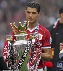 Cristiano Ronaldo yishimiye igikorwa cyiza Manchester United yakoreye umukinnyi wayo