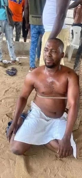 Umugabo yakubiswe ahambiriye ku giti azira gusaba umugore w'umuyobozi ngo basohokane