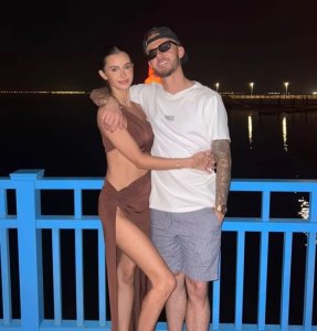 Umukunzi w'umukinnyi James Maddison yasajije benshi kubera amafoto yashyize hanze
