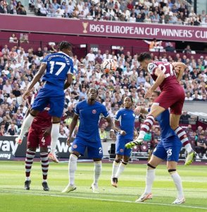 Manchester United na Chelsea zatangiye guca intege abafana bazo muri Premier League
