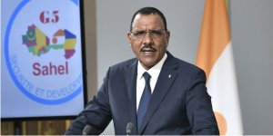Niger:Abarinda umutekano wa Perezida Mohamed bamufatiriye,harakekwa Coup d'Etat 